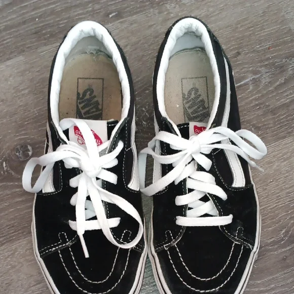 Vans Black and White Women's Sneakers - Picture 13 of 15